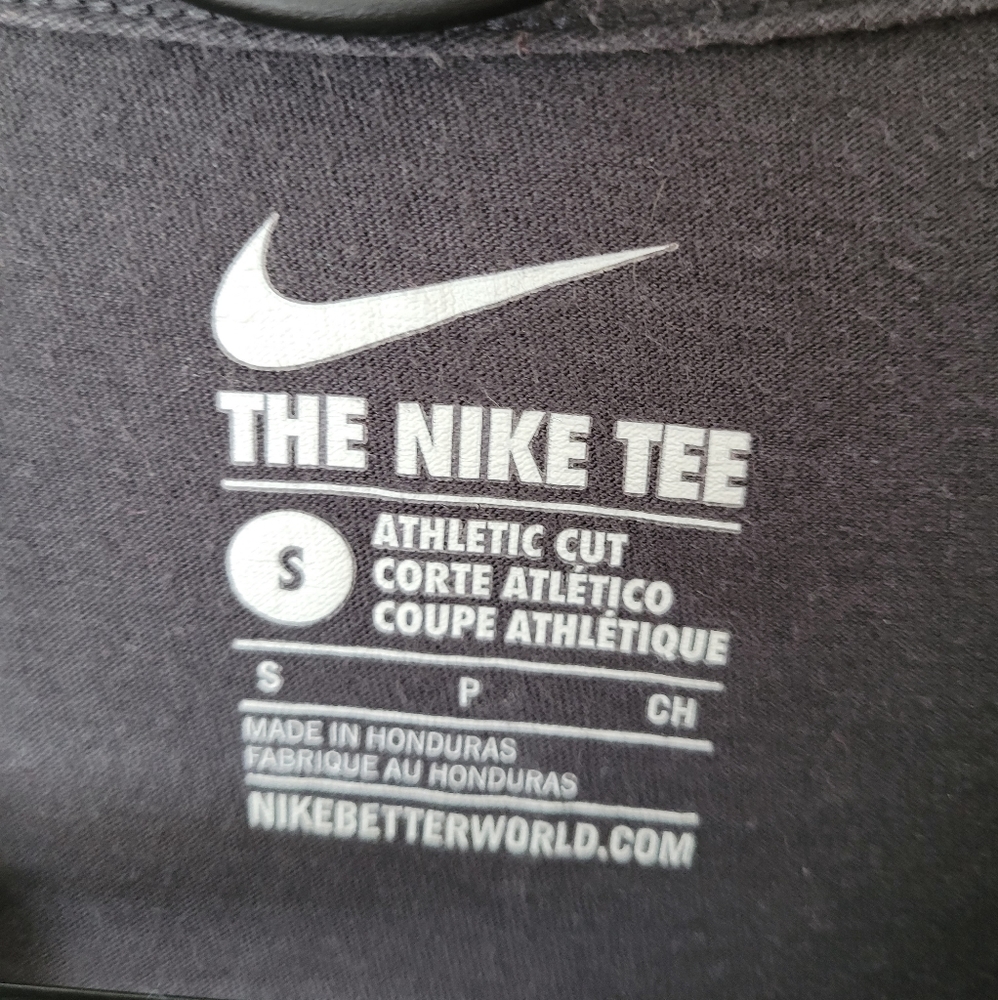 Nike Graphic Tee - Picture 3 of 3